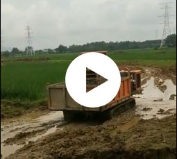 履带运输车过泥地视频演示
